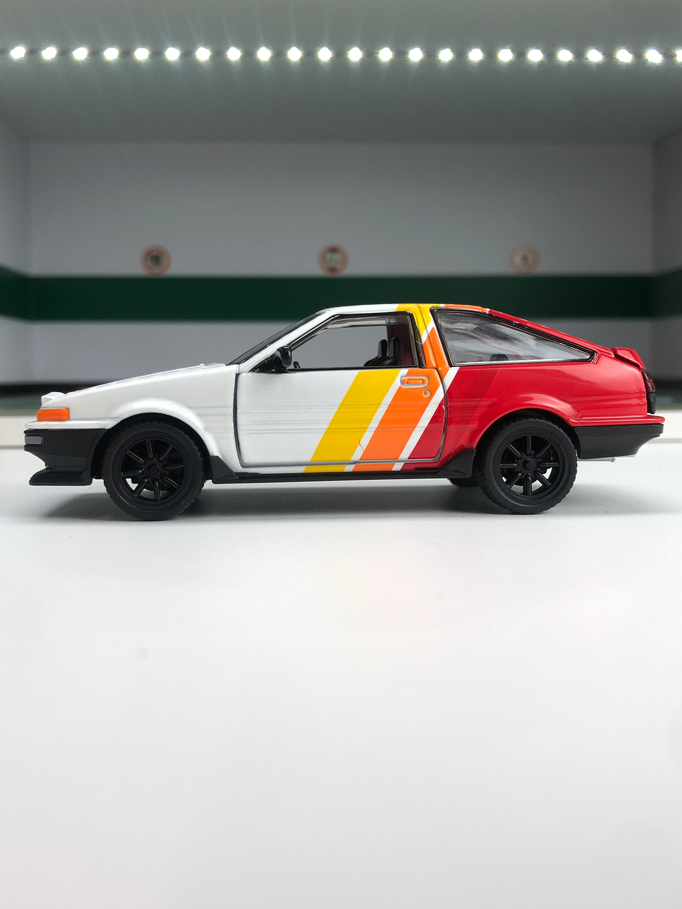 1: 37 simulation zinc alloy To - огляд і ціна Model Kit Cars