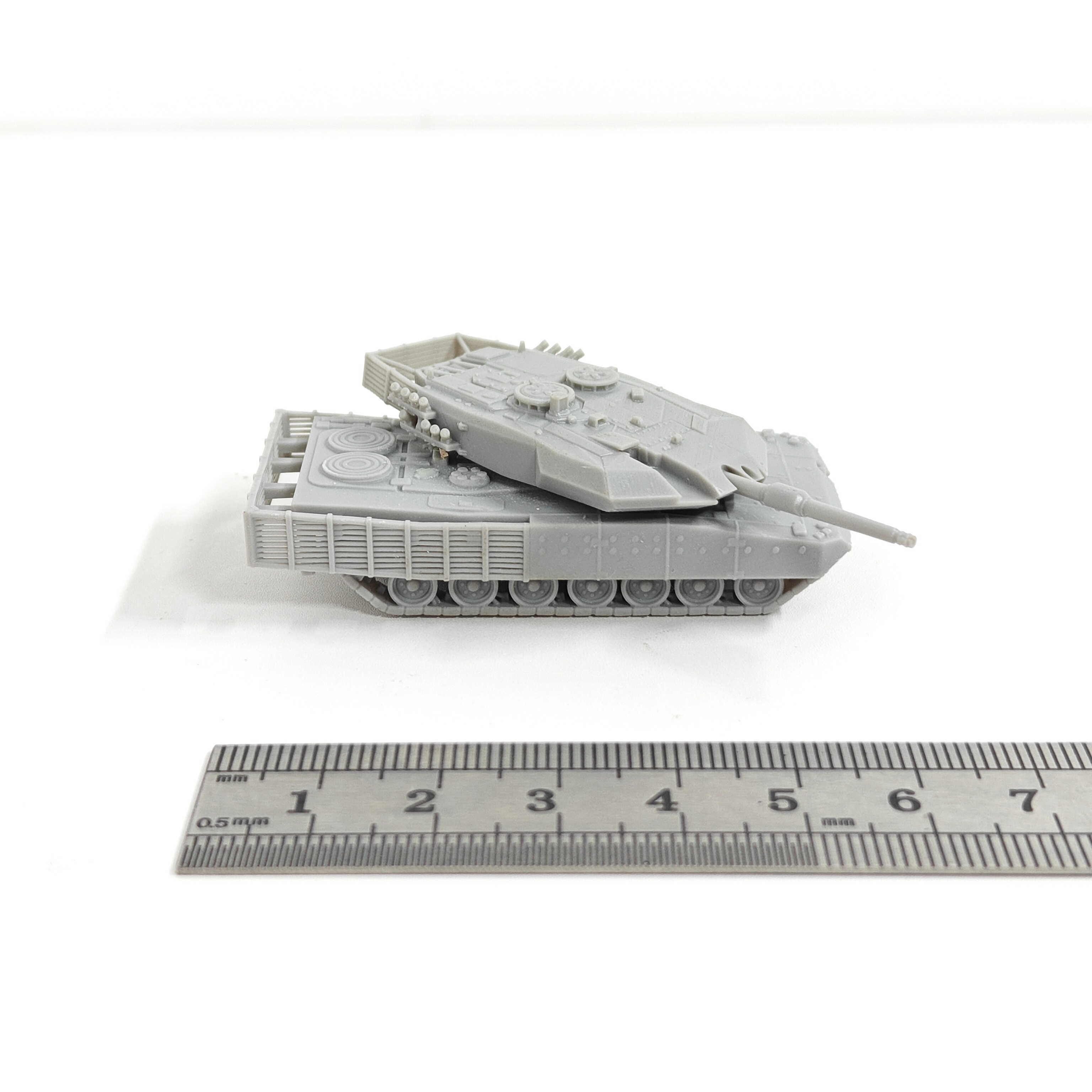 1/144 Scale Leopard Evolution  - огляд і ціна Model Kit Tank