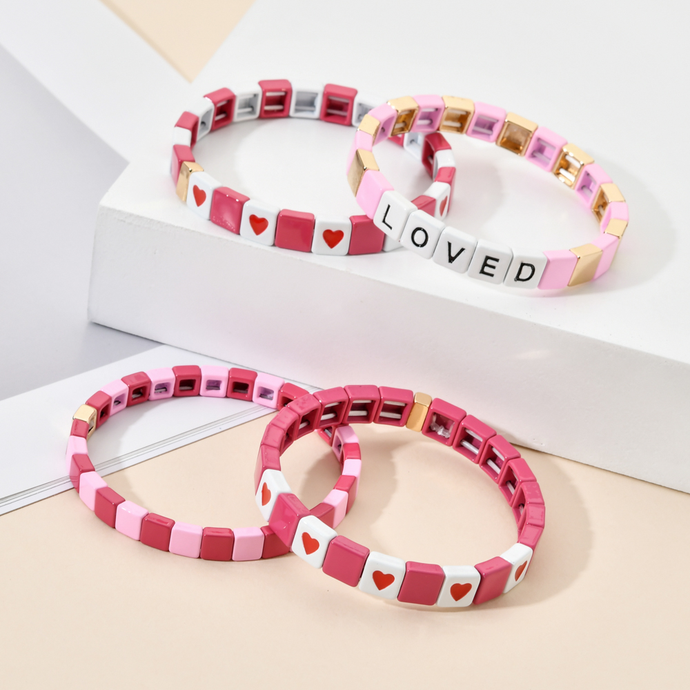 Boho Love Heart Pink Letter Br - огляд і ціна Model Kit Quick