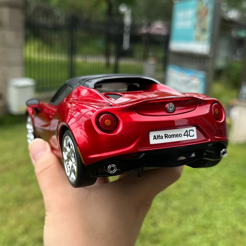 Hub Caps AUTOART AA 1:18 Alfa  - огляд і ціна Model Kit Alfa Romeo