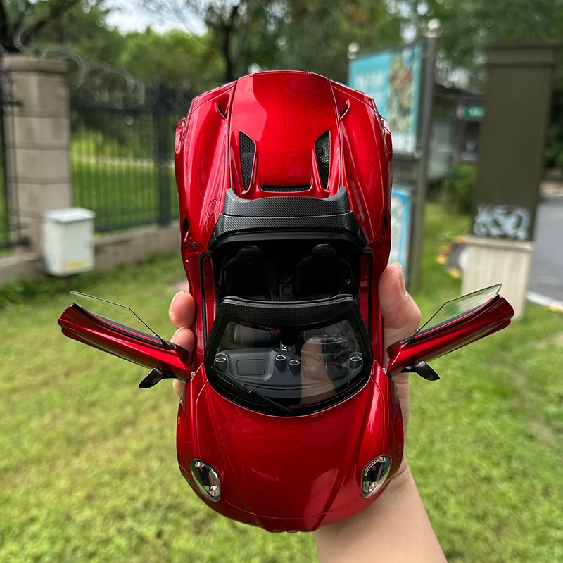 Hub Caps AUTOART AA 1:18 Alfa  - огляд і ціна Model Kit Alfa Romeo