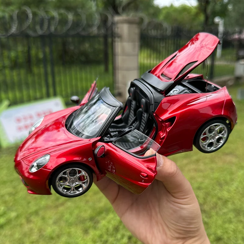 Hub Caps AUTOART AA 1:18 Alfa  - огляд і ціна Model Kit Alfa Romeo