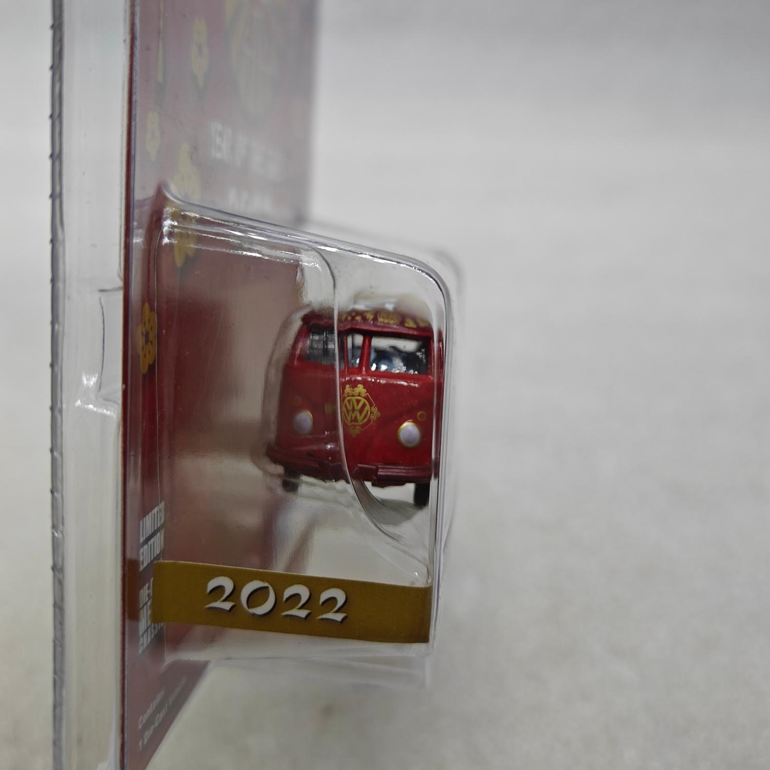GreenLight 1:64 2022 Year of t - огляд і ціна Model Kit Volkswagen